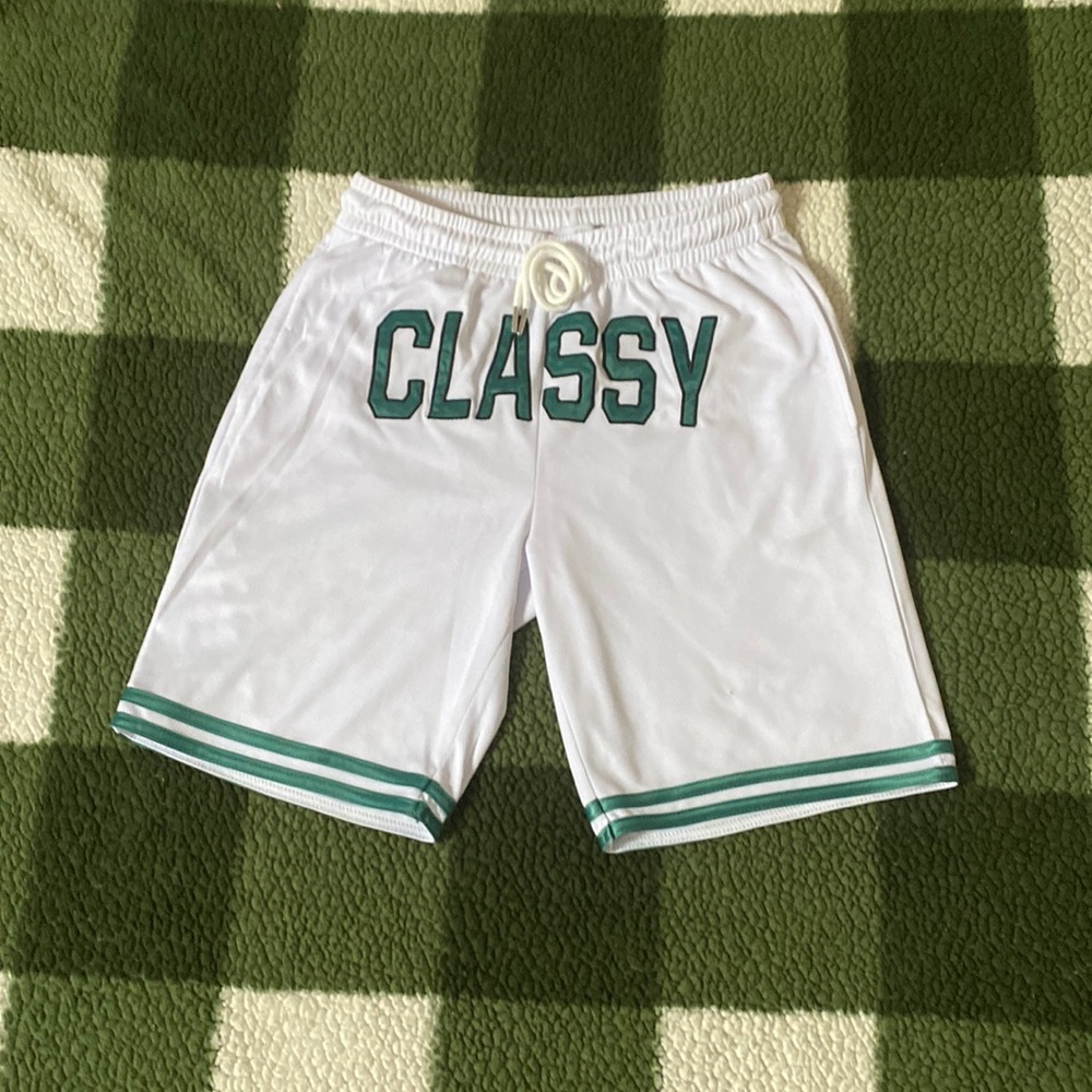 Classy Knee Shorts,Basketball style, elastic waistband,and front pockets